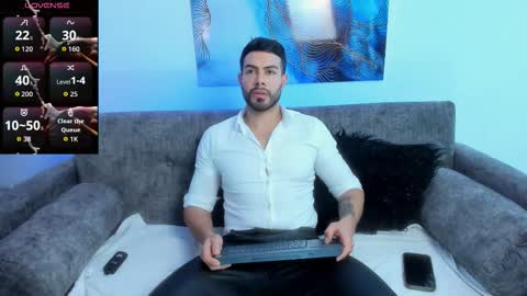 Snapshot of zarekfox chatting on 10-09-25, 07:12 Zarek online show from 10-09-25, 07:12