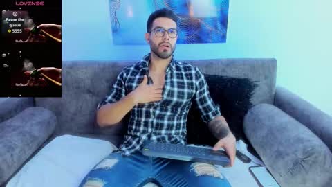 Snapshot of zarekfox chatting on 10-10-25, 07:35 Zarek online show from 10-10-25, 07:35