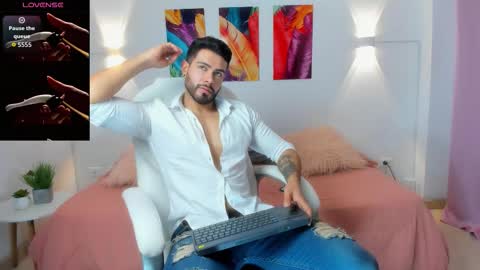 Snapshot of zarekfox chatting on 10-11-25, 02:37 Zarek online show from 10-11-25, 02:37