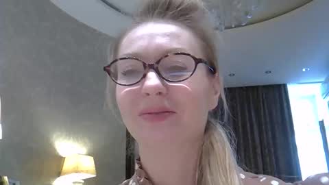 Snapshot of zarinaswift chatting on 05-15-26, 04:41 Zarina Swift online show from 05-15-26, 04:41