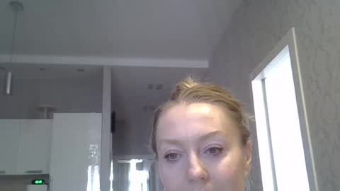 Snapshot of zarinaswift chatting on 05-19-26, 04:19 Zarina Swift online show from 05-19-26, 04:19