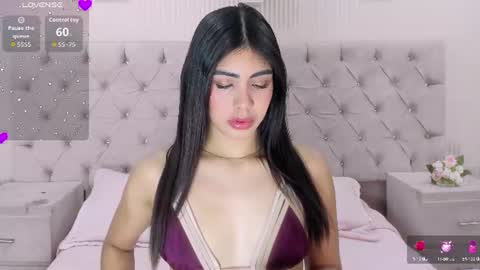 Snapshot of zarinawynne chatting on 06-18-26, 02:43 Zarina Waynne online show from 06-18-26, 02:43