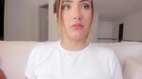 Snapshot of zarirosse chatting on 11-25-25, 02:06 zarirosse online show from 11-25-25, 02:06