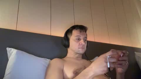 Snapshot of zaycik007 chatting on 02-08-26, 04:27 zaycik007 online show from 02-08-26, 04:27