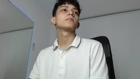 Snapshot of zaynvoss chatting on 06-19-26, 02:05 zaynvoss online show from 06-19-26, 02:05