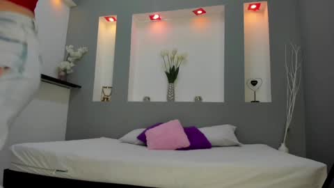 Snapshot of zean_lee chatting on 01-20-25, 11:35 Karolyne online show from 01-20-25, 11:35