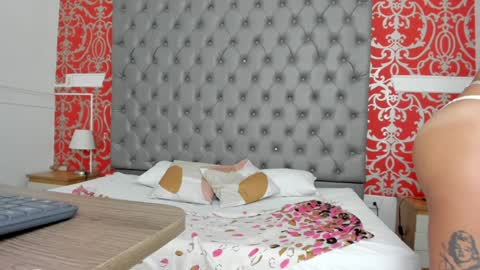 Snapshot of zean_lee chatting on 02-04-25, 11:27 Karolyne online show from 02-04-25, 11:27