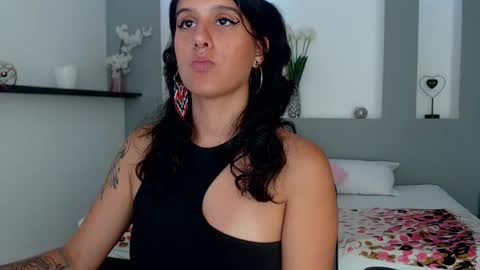 Snapshot of zean_lee chatting on 02-10-25, 02:26 Karolyne online show from 02-10-25, 02:26