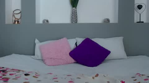 Snapshot of zean_lee chatting on 02-17-25, 05:21 Karolyne online show from 02-17-25, 05:21