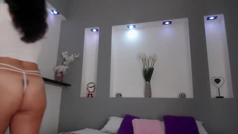 Snapshot of zean_lee chatting on 02-18-25, 11:22 Karolyne online show from 02-18-25, 11:22