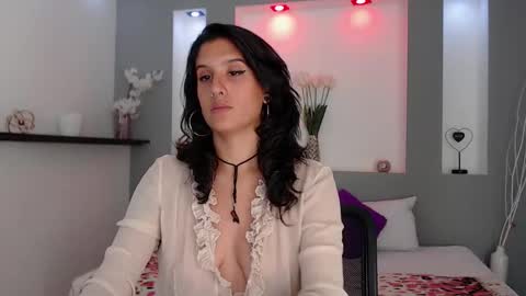 Snapshot of zean_lee chatting on 02-20-25, 02:35 Karolyne online show from 02-20-25, 02:35