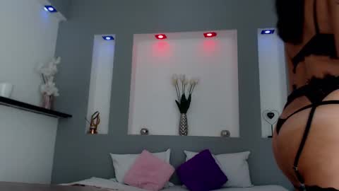 Snapshot of zean_lee chatting on 02-22-25, 05:24 Karolyne online show from 02-22-25, 05:24