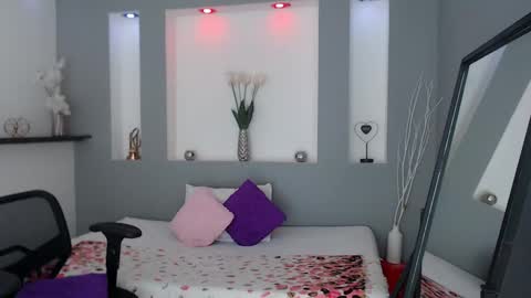 Snapshot of zean_lee chatting on 02-27-25, 05:26 Karolyne online show from 02-27-25, 05:26