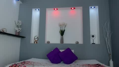 Snapshot of zean_lee chatting on 03-05-25, 07:05 Karolyne online show from 03-05-25, 07:05