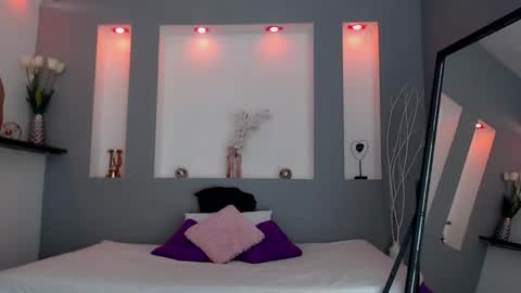 Snapshot of zean_lee chatting on 09-15-25, 11:10 Karolyne online show from 09-15-25, 11:10