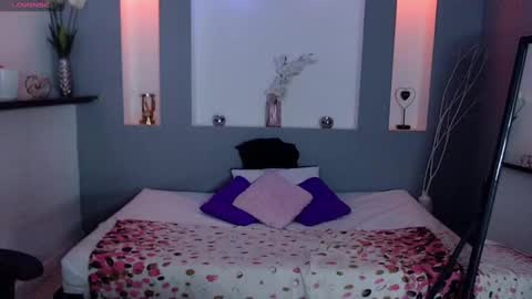 Snapshot of zean_lee chatting on 09-18-25, 03:47 Karolyne online show from 09-18-25, 03:47