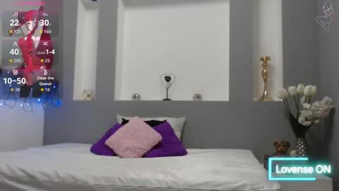 Snapshot of zean_lee chatting on 11-29-25, 11:02 Karolyne online show from 11-29-25, 11:02