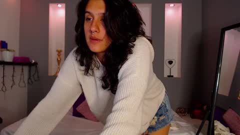 Snapshot of zean_lee chatting on 12-15-25, 12:31 Karolyne online show from 12-15-25, 12:31