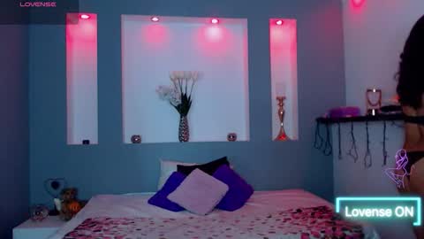 Snapshot of zean_lee chatting on 01-18-26, 01:04 Karolyne online show from 01-18-26, 01:04