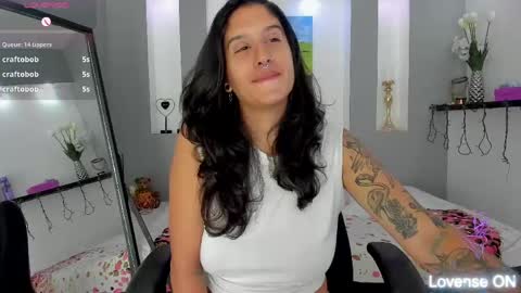 Snapshot of zean_lee chatting on 05-13-26, 05:43 Karolyne online show from 05-13-26, 05:43