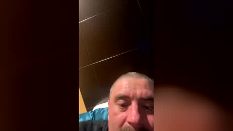 Snapshot of zeek805 chatting on 01-15-26, 06:33 zeek805 online show from 01-15-26, 06:33