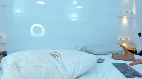 Zenda Evans online show from 03-11-25, 06:21