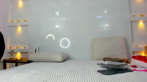 Zenda Evans online show from 11-24-25, 03:39