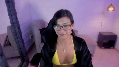 Snapshot of zendaya_dl chatting on 05-25-26, 05:52 Luciana online show from 05-25-26, 05:52