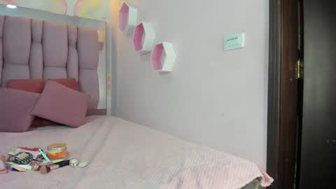 Snapshot of zephyra_angels1 chatting on 12-31-24, 01:19 ZEPHYRA ANGELS online show from 12-31-24, 01:19