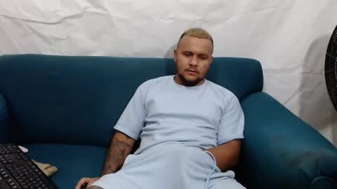 Snapshot of zeus_030 chatting on 03-08-26, 12:52 zeus_030 online show from 03-08-26, 12:52