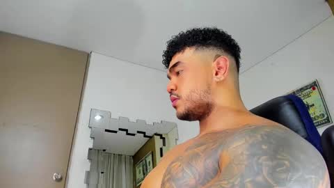 Snapshot of zeus_strong93 chatting on 03-06-25, 12:00 zeus strong online show from 03-06-25, 12:00