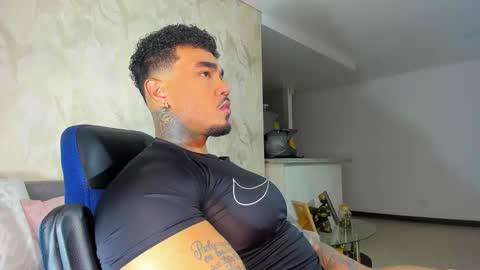 Snapshot of zeus_strong93 chatting on 11-14-25, 02:54 zeus strong online show from 11-14-25, 02:54