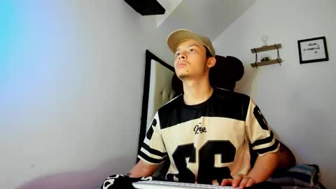 zeus online show from 10-23-25, 02:11