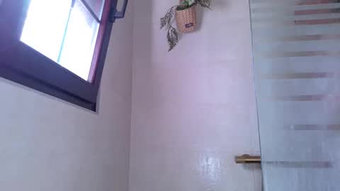 Snapshot of zeusoctavian chatting on 05-22-26, 04:34 Zeus Octavian online show from 05-22-26, 04:34