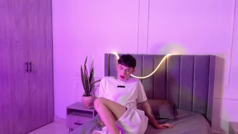 Snapshot of zeyn_smith chatting on 05-16-26, 12:15 zeyn_smith online show from 05-16-26, 12:15