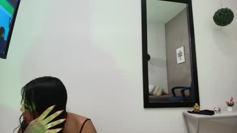 ZHAMIRA  ANDRES online show from 01-17-25, 03:34