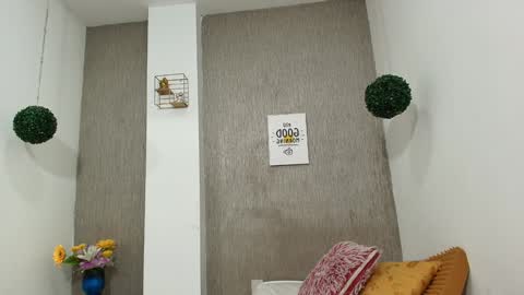 ZHAMIRA  ANDRES online show from 01-24-25, 10:00