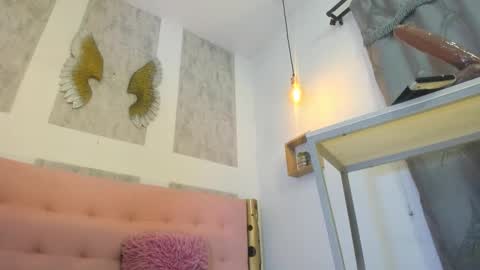 ZHAMIRA  ANDRES online show from 11-25-25, 11:49