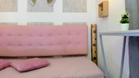 ZHAMIRA  ANDRES online show from 01-10-26, 08:54