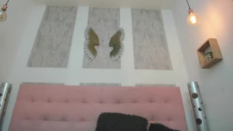 ZHAMIRA  ANDRES online show from 04-19-26, 07:49