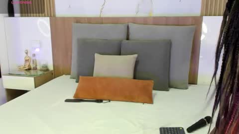 Snapshot of zhara_lenoire chatting on 01-12-26, 03:28 Zhara online show from 01-12-26, 03:28
