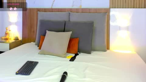 Snapshot of zhara_lenoire chatting on 01-16-26, 01:59 Zhara online show from 01-16-26, 01:59