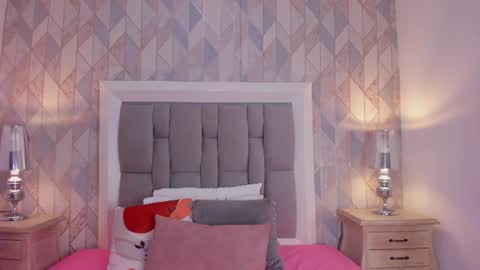 Snapshot of zharia_lux25 chatting on 07-08-26, 11:37 zharia_lux25 online show from 07-08-26, 11:37