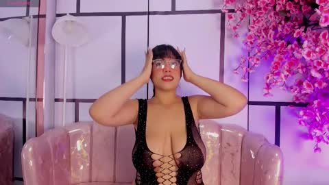 Snapshot of zharojones chatting on 11-24-25, 11:43 Zharo online show from 11-24-25, 11:43