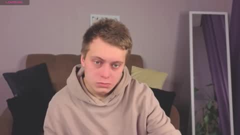 Snapshot of zherealkrugi chatting on 12-14-25, 09:36 zherealkrugi online show from 12-14-25, 09:36