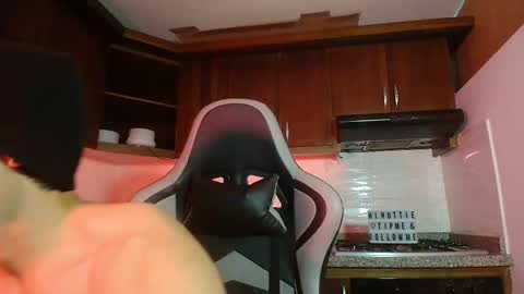 Snapshot of zhingarher chatting on 11-19-25, 03:17 Zhingarher online show from 11-19-25, 03:17