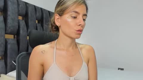 Snapshot of ziataylor chatting on 02-03-26, 09:53 ziataylor online show from 02-03-26, 09:53