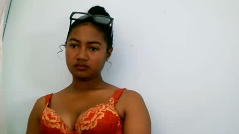 elly online show from 03-25-26, 05:02