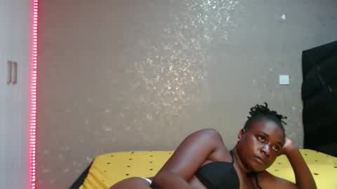 Snapshot of zinadine_ chatting on 01-18-26, 07:17 Zinadine online show from 01-18-26, 07:17