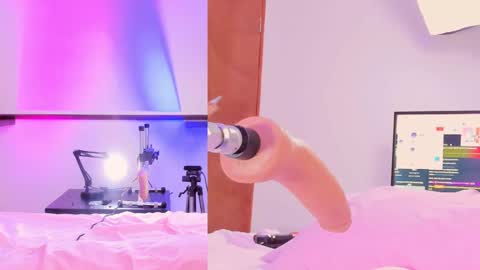 Snapshot of zinamarlowe chatting on 11-22-25, 12:15 zinamarlowe online show from 11-22-25, 12:15